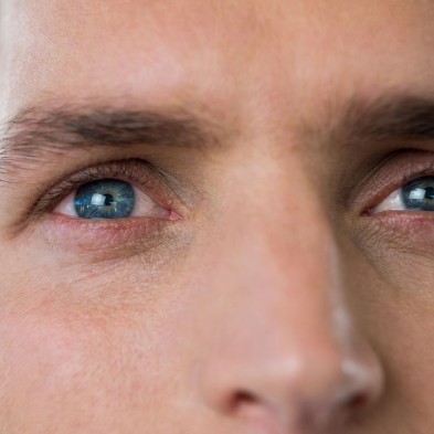 Cómo evitar los ojos irritados durante el verano