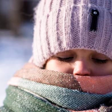 ¿Cómo proteger a los más pequeños del frío sin pasarse con las capas?