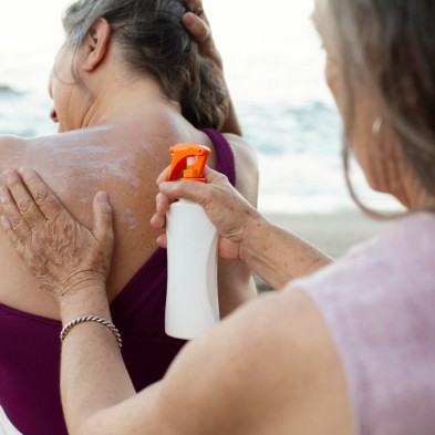 Cómo proteger tu piel del sol más allá del protector solar: hábitos clave y errores comunes que la gente suele cometer.